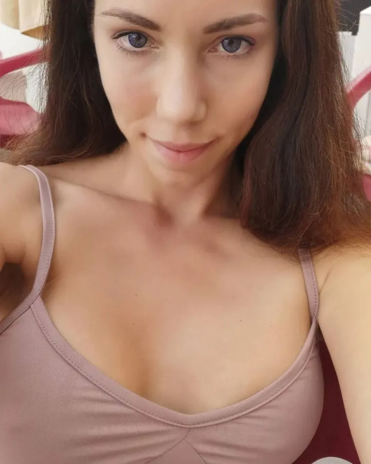 Biv&scaron;a ravnateljica odlučila se oku&scaron;ati kao instruktorica seksa, sredi i do osmero 'učenika' po večeri!