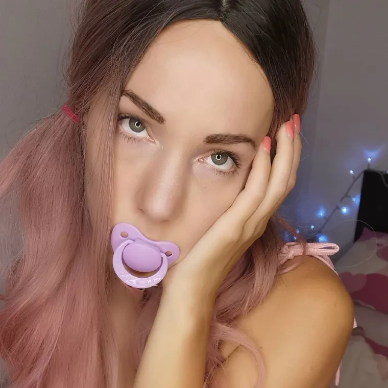 Biv&scaron;a ravnateljica odlučila se oku&scaron;ati kao instruktorica seksa, sredi i do osmero 'učenika' po večeri!