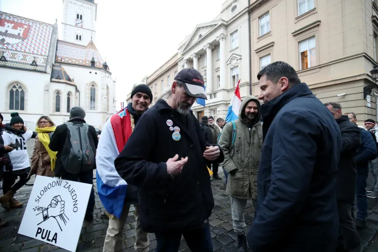 Prosvjednici protiv COVID potvrda u 'Bedemu ljubavi', vikali su: 'Bero&scaron;a na robiju' i 'Alemka vje&scaron;tice'