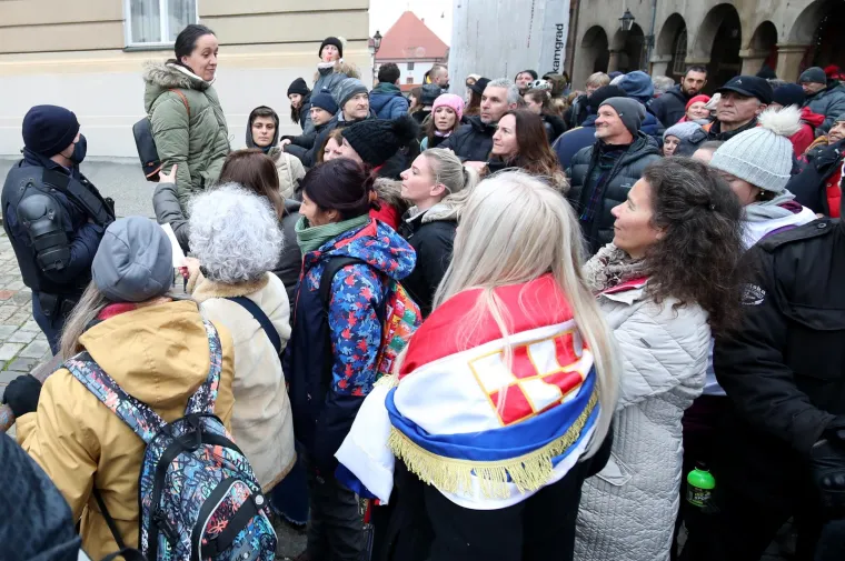 Prosvjednici protiv COVID potvrda u 'Bedemu ljubavi', vikali su: 'Bero&scaron;a na robiju' i 'Alemka vje&scaron;tice'