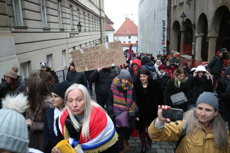 Prosvjednici protiv COVID potvrda u 'Bedemu ljubavi', vikali su: 'Bero&scaron;a na robiju' i 'Alemka vje&scaron;tice'