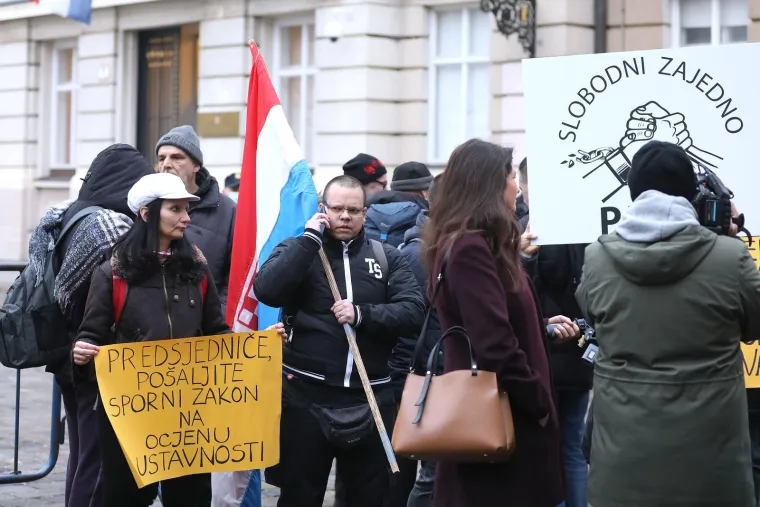 Prosvjednici protiv COVID potvrda u 'Bedemu ljubavi', vikali su: 'Bero&scaron;a na robiju' i 'Alemka vje&scaron;tice'