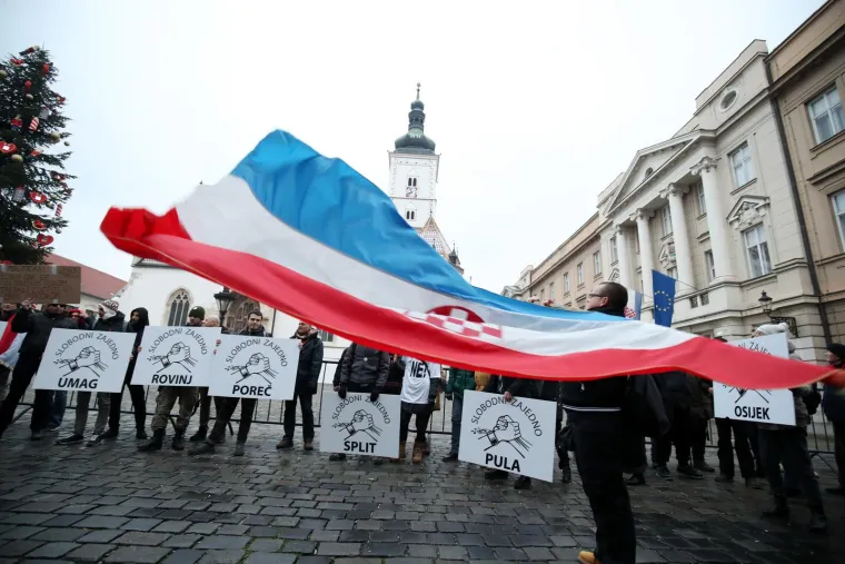 Prosvjednici protiv COVID potvrda u 'Bedemu ljubavi', vikali su: 'Bero&scaron;a na robiju' i 'Alemka vje&scaron;tice'
