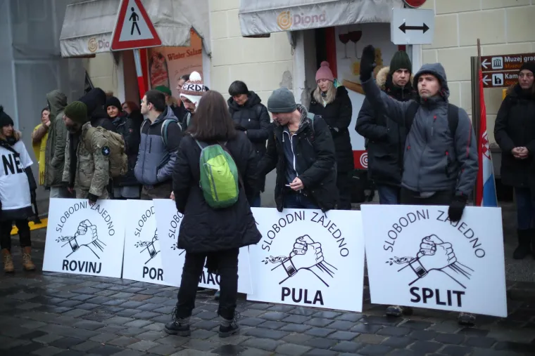 Prosvjednici protiv COVID potvrda u 'Bedemu ljubavi', vikali su: 'Bero&scaron;a na robiju' i 'Alemka vje&scaron;tice'