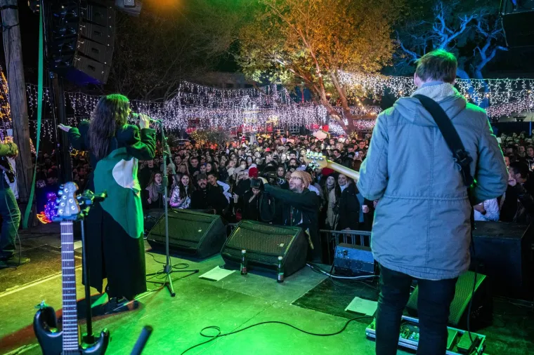 Na svom vjenčanju nije imala vjenčanicu. Udala se u trapericama i čizmama, krajem listopada.

