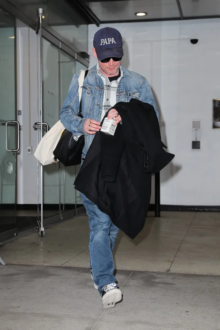 Od slatki&scaron;a da ispijenog beskućnika - sve je krenulo kad mu je Mila Kunis slomila srce