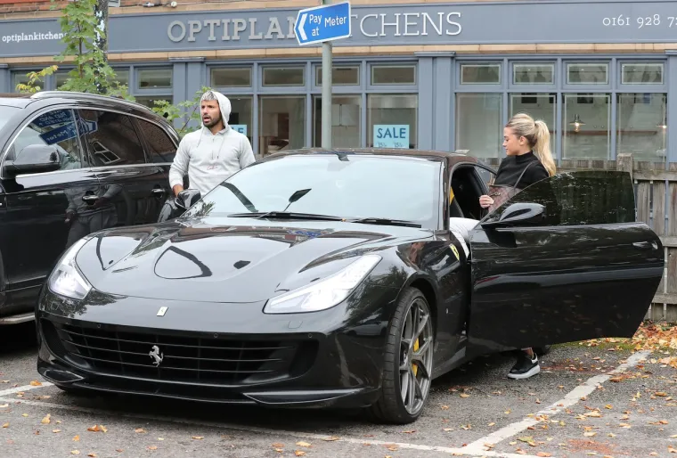 Ovako izgleda kad Aguero ide u penziju s 33 godine: Ferrari, Lambo, krstarenja i gola cura iz snova...