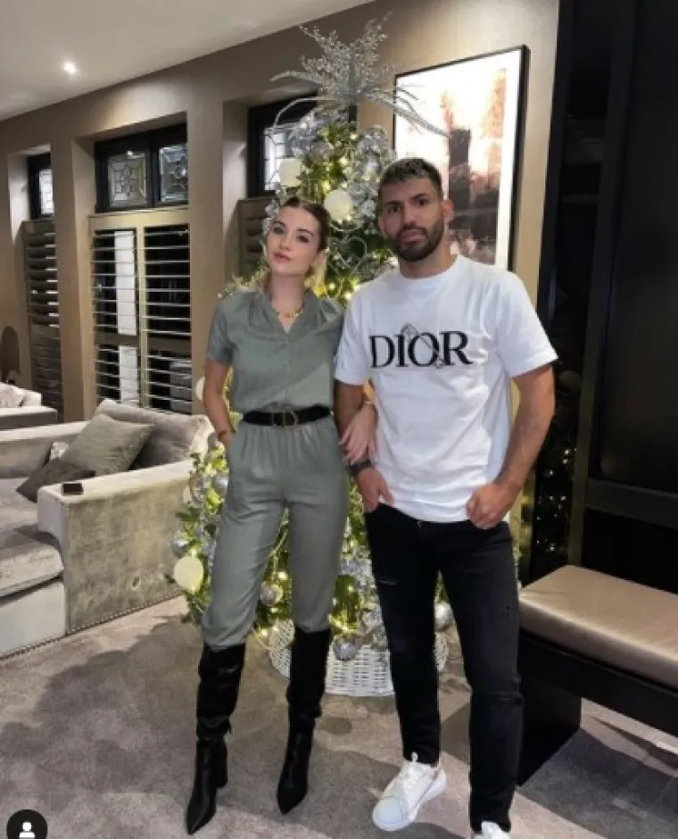 Ovako izgleda kad Aguero ide u penziju s 33 godine: Ferrari, Lambo, krstarenja i gola cura iz snova...