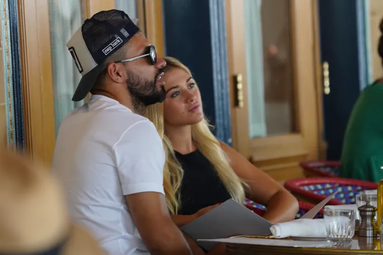 Ovako izgleda kad Aguero ide u penziju s 33 godine: Ferrari, Lambo, krstarenja i gola cura iz snova...