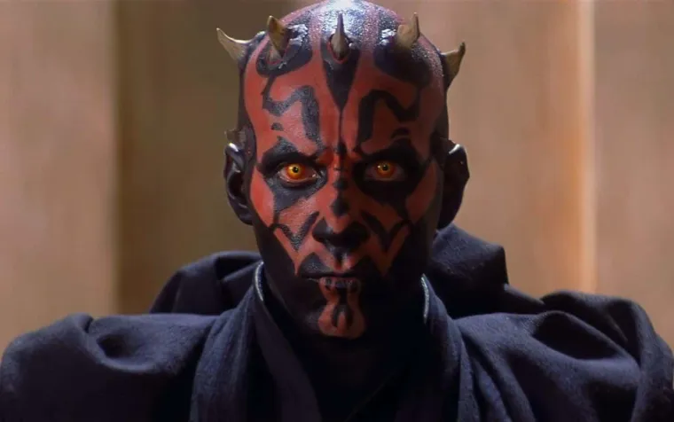 8. Darth Maul je oblikovan prema klasičnim prikazima vraga, ali i hinduističkim i poganskim božanstvima:
Darth Maul je više puta redizajniran kako bi bio strašan, a opet ne previše strašan; čudovišni prikaz čistog zla. ali opet s ljudskim osobinama. Kako bi našli tu ravnotežu, Lucasfilm je posegnuo za  prikazima Sotone, od Dantea Alighierija do Johna Miltona. No kako je istaknuo Lucas, estetika Dartha Maula posudila je elemente i od poganskih, grčkih i hinduističkih božanstava. 
