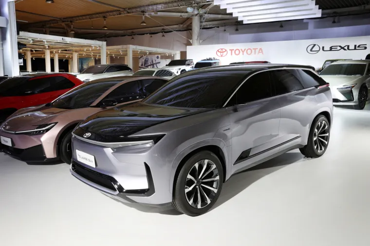 Toyota nije davala vi&scaron;e informacija o samim imenima modela, a jedan od njih je i, kako su ga nazvali, "najkompaktniji SUV u seriji&ldquo;, a koji je dizajniran za Europu i Japan.