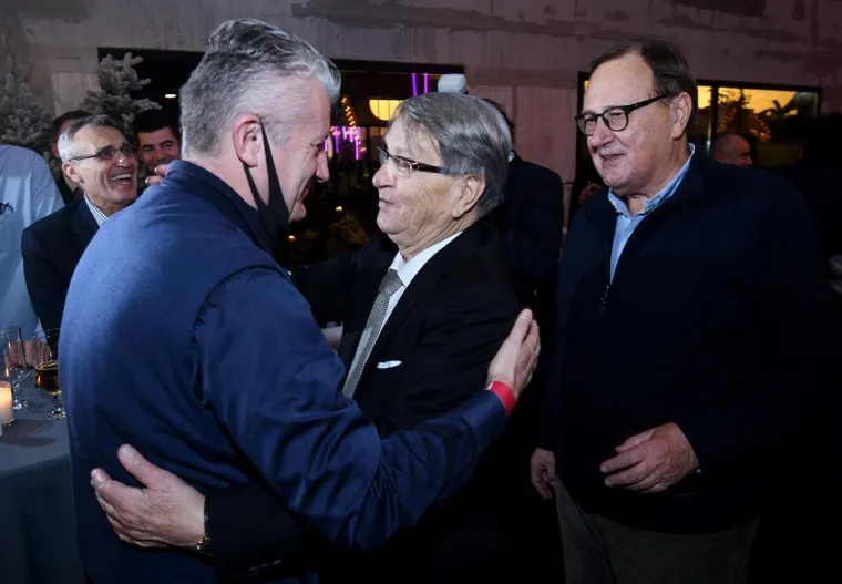 Ćiro Blažević glavna zvijezda premijere filma o sebi. Pogledajte koje su ga sve istinske legende došle pozdraviti