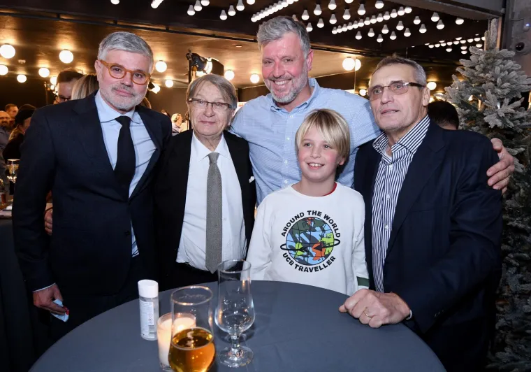 Ćiro Blažević glavna zvijezda premijere filma o sebi. Pogledajte koje su ga sve istinske legende došle pozdraviti