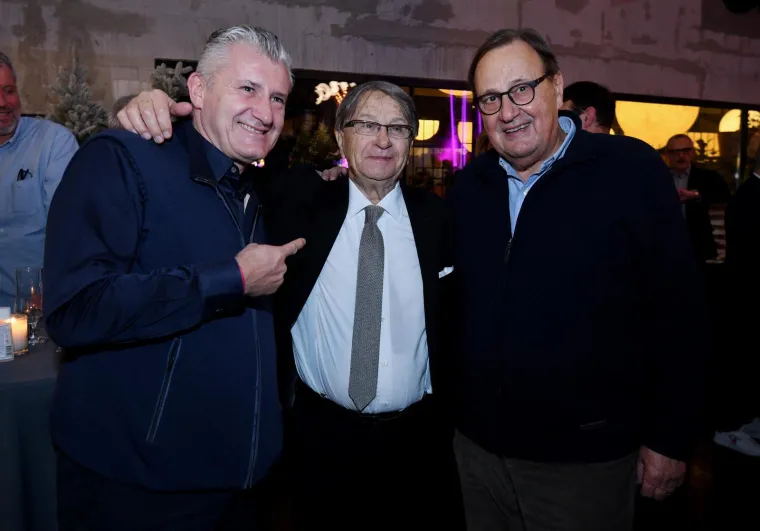 Ćiro Blažević glavna zvijezda premijere filma o sebi. Pogledajte koje su ga sve istinske legende došle pozdraviti