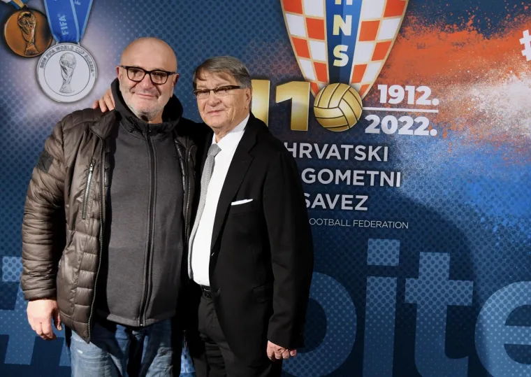 Ćiro Blažević glavna zvijezda premijere filma o sebi. Pogledajte koje su ga sve istinske legende do&scaron;le pozdraviti