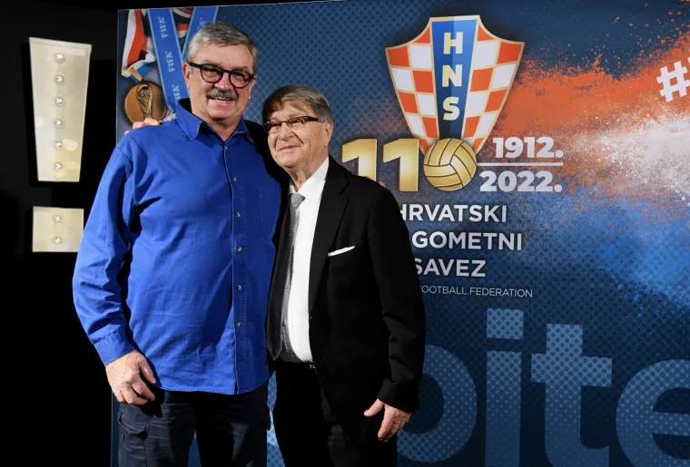 Ćiro Blažević glavna zvijezda premijere filma o sebi. Pogledajte koje su ga sve istinske legende do&scaron;le pozdraviti