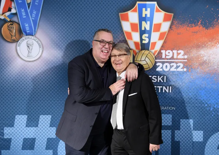 Ćiro Blažević glavna zvijezda premijere filma o sebi. Pogledajte koje su ga sve istinske legende do&scaron;le pozdraviti