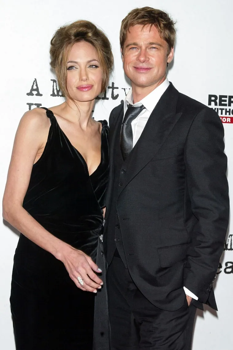 Mjesec dana nakon što je Aniston podnijela zahtjev za razvod braka, u travnju 2005., nekoliko paparazzi fotografija je potvrdilo glasine o vezi između Pitta i Angeline Jolie. Fotografije, koje su navodno prodane za 500 tisuća dolara, prikazale su Pitta, Jolie i njezina sina Maddoxa na plaži u Keniji. Tijekom ljeta par je viđan sve češće, a tabloidi su ih nazvali &quot;Brangelina&quot;. Dva mjeseca poslije, u srpanjskom izdanju časopisa W su izašle fotografije Pitta i Jolie kao para.

Istog mjeseca Pitt se pridružio Jolie u Etiopiji, gdje je Jolie posvojila svoje drugo dijete, šestomjesečnu djevojčicu Zaharu. Kasnije je izjavila kako ona i Pitt namjeravaju usvojiti dijete zajedno. U prosincu iste godine je potvrđeno kako Pitt traži pravno posvajanje Joliene dvoje djece kao svoje. Kalifornijski sudac je 19. siječnja 2006. odobrio zahtjev, a djeca su dobila prezime &quot;Jolie-Pitt&quot;.

Tijekom dobrotvornog putovanja na Haiti s Wyclefom Jeanom, počele su kružiti glasine kako je Jolie trudna. Jolie je 11. siječnja 2006. potvrdila za časopis People kako čeka Pittovo dijete. 27. svibnja 2006. je rodila kćer, Shiloh Nouvel Jolie-Pitt. Par se vjenčao 23. kolovoza 2014 godine. Kasnije su dobili i zajedničke blizance Knoxa i Vivianne.