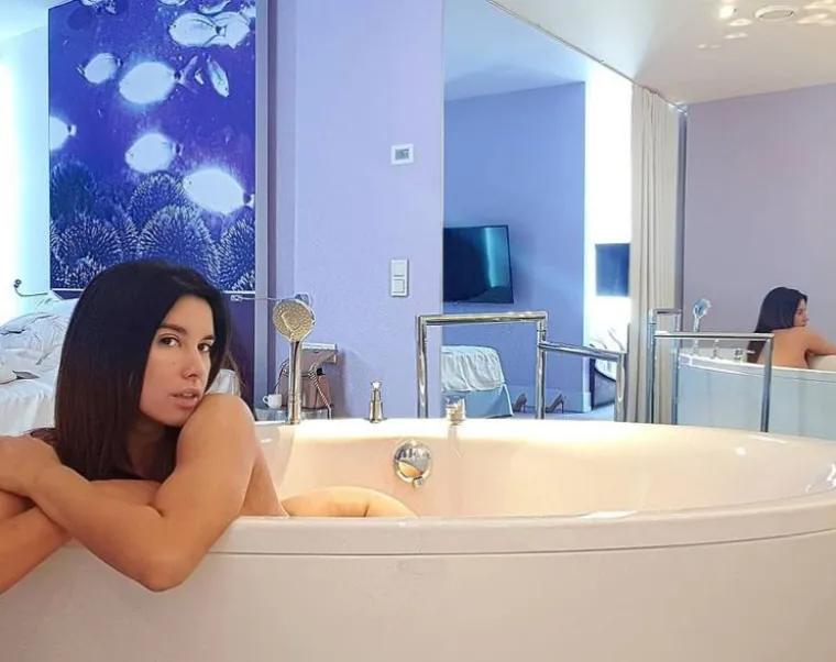 Badić, toples, pa i potpuno gola: Nives Celzijus slavi rođendan, a ovo je njezinih 40 najseksi izdanja!