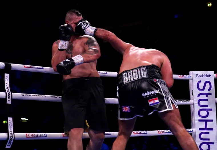 Makljaža u Manchesteru: Ovako je izgledala najteža Babićeva borba u karijeri; Bio je na rubu