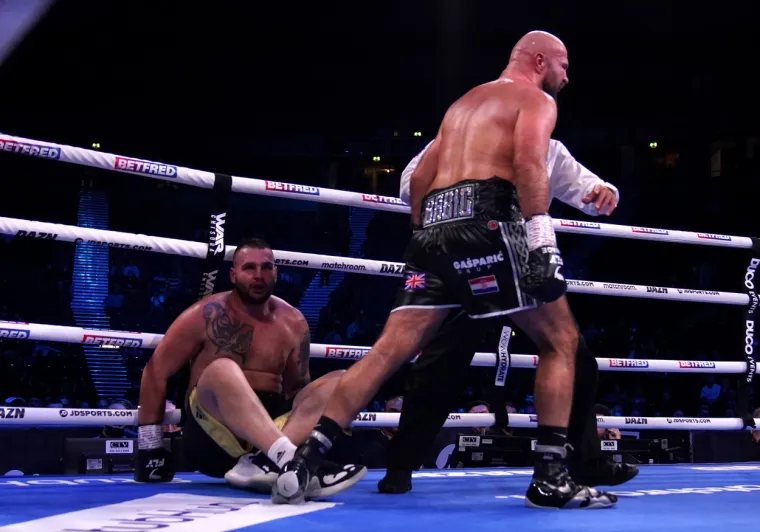 Makljaža u Manchesteru: Ovako je izgledala najteža Babićeva borba u karijeri; Bio je na rubu