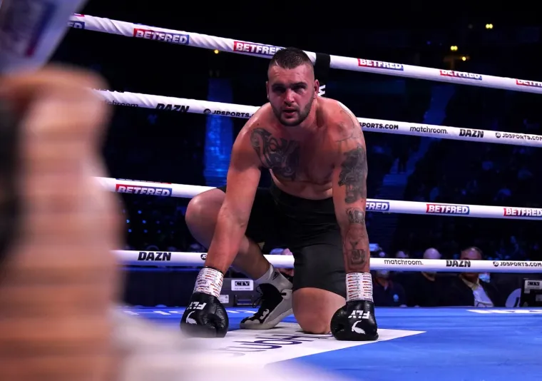 Makljaža u Manchesteru: Ovako je izgledala najteža Babićeva borba u karijeri; Bio je na rubu