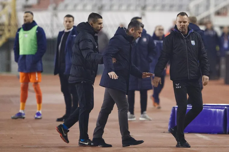 Trenutak kad je Bjelica isključen i bijesan u&scaron;ao na travnjak: Prizori sve govore