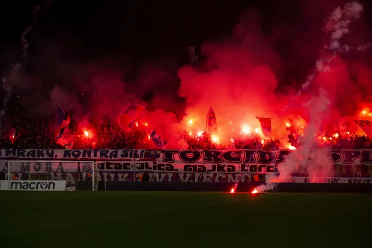 Fantomi pirotehnike učinili poljudski sjever epicentrom ludila