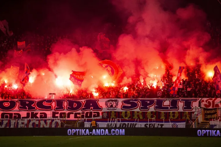 Fantomi pirotehnike učinili poljudski sjever epicentrom ludila