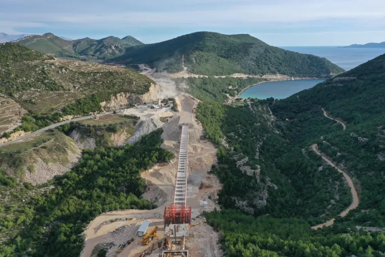  Radovi na pristupnim cestama za Pelješki most. Izlaz iz tunela Supava u blizini Stona.