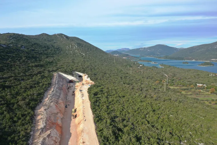 Hoće li okolne ceste biti gotove do ljeta? Pogledajte fantastične fotke Pelje&scaron;kog mosta iz zraka