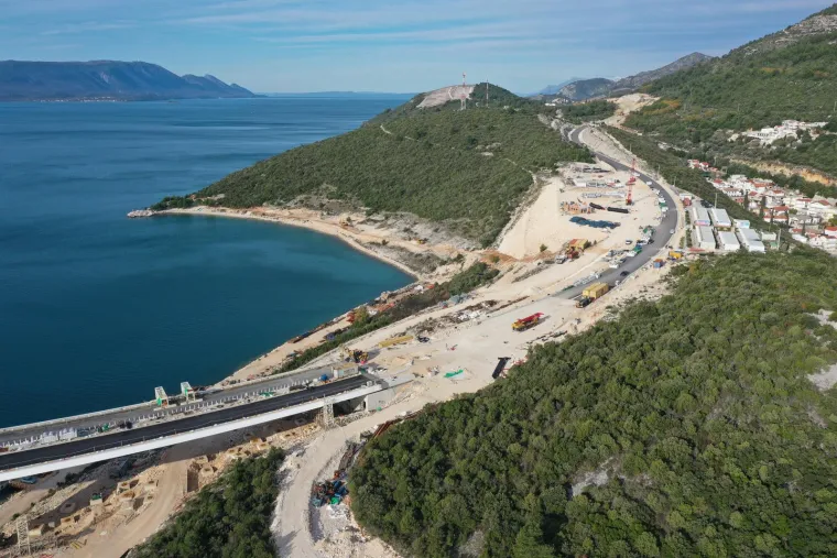 Hoće li okolne ceste biti gotove do ljeta? Pogledajte fantastične fotke Pelje&scaron;kog mosta iz zraka