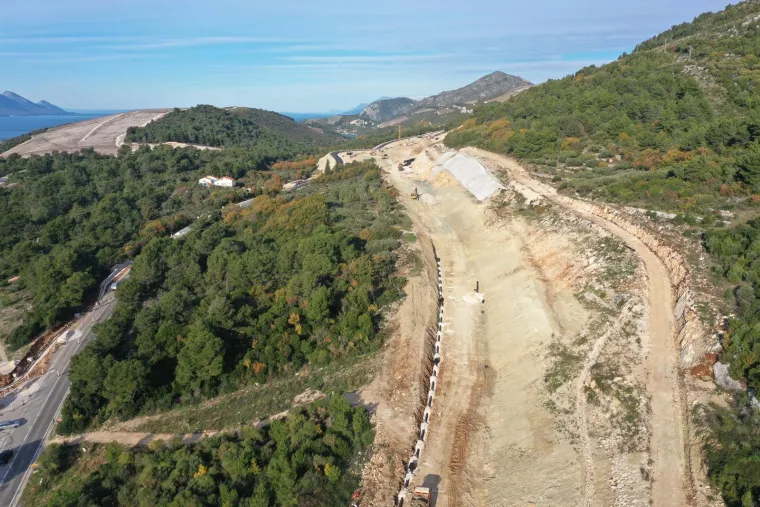 Hoće li okolne ceste biti gotove do ljeta? Pogledajte fantastične fotke Pelje&scaron;kog mosta iz zraka