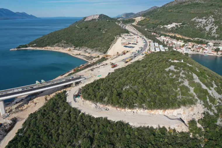 Hoće li okolne ceste biti gotove do ljeta? Pogledajte fantastične fotke Pelje&scaron;kog mosta iz zraka