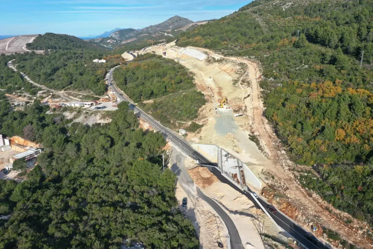 Hoće li okolne ceste biti gotove do ljeta? Pogledajte fantastične fotke Pelje&scaron;kog mosta iz zraka