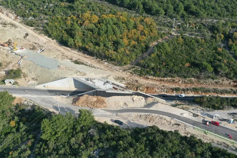 Hoće li okolne ceste biti gotove do ljeta? Pogledajte fantastične fotke Pelje&scaron;kog mosta iz zraka