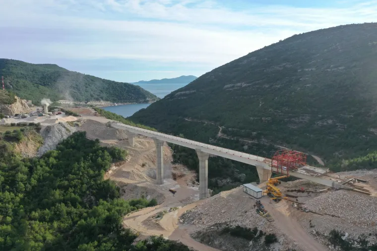 Hoće li okolne ceste biti gotove do ljeta? Pogledajte fantastične fotke Pelje&scaron;kog mosta iz zraka