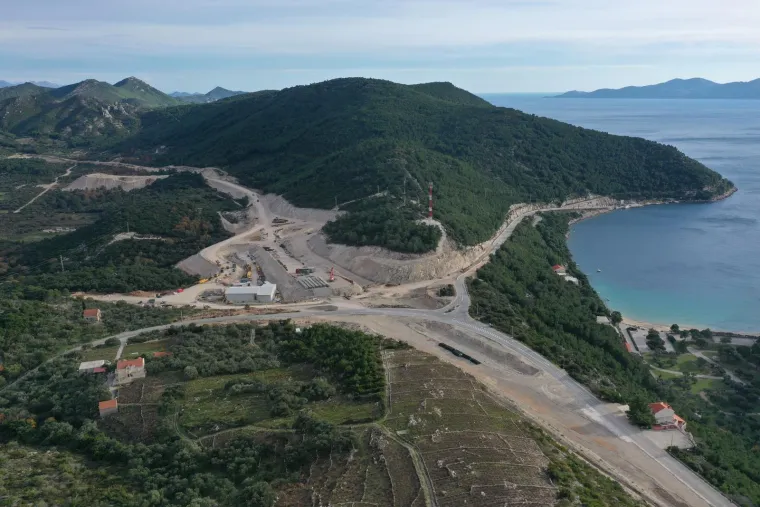 Hoće li okolne ceste biti gotove do ljeta? Pogledajte fantastične fotke Pelje&scaron;kog mosta iz zraka