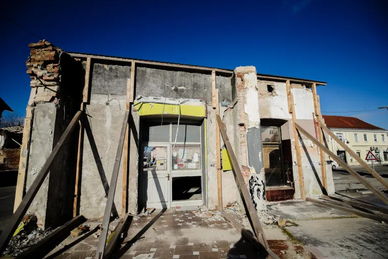 Bliži se godi&scaron;njica razornog potresa, a ovako danas izgleda Petrinja... Da srce pukne od tuge