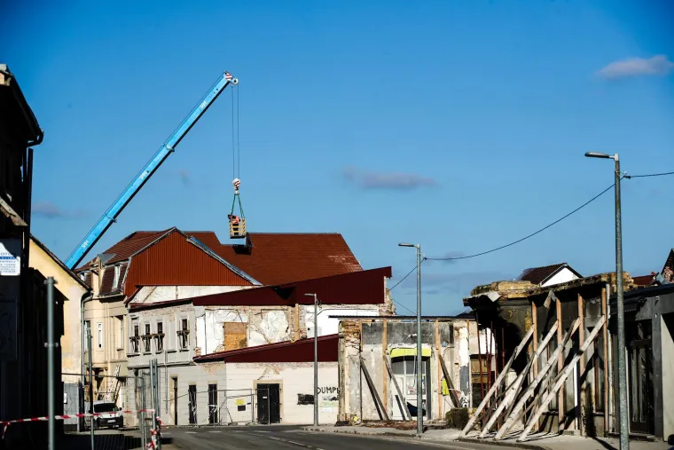 Razoren i izmučen grad: Pogledajte kako Petrinja izgleda gotovo godinu dana nakon potresa