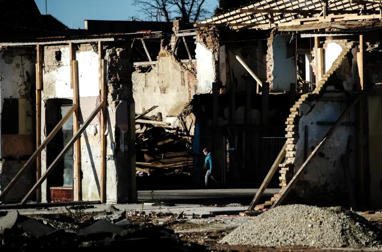 Razoren i izmučen grad: Pogledajte kako Petrinja izgleda gotovo godinu dana nakon potresa