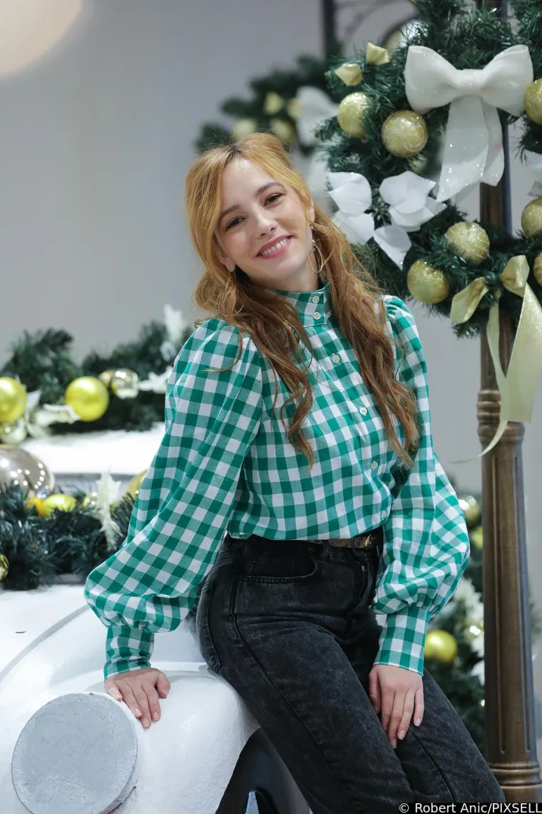 Žene iz kojih zrači eros: Tihana Lazović u minjaku, a Jovana Stoiljković zakopčana do grla - obje 'gore'