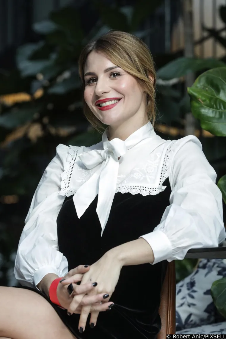 Žene iz kojih zrači eros: Tihana Lazović u minjaku, a Jovana Stoiljković zakopčana do grla - obje 'gore'