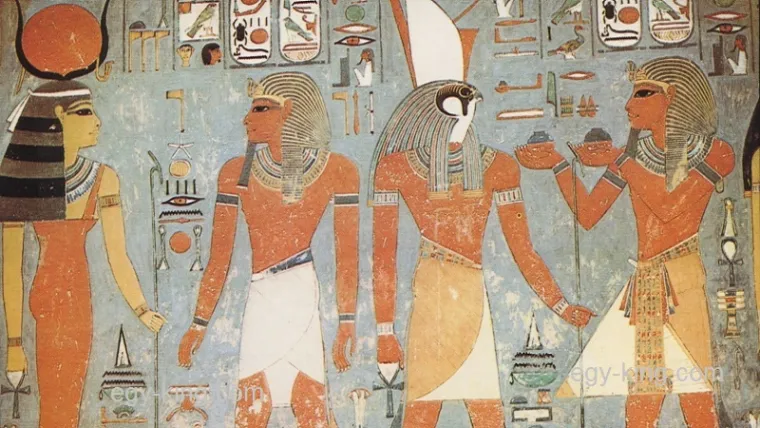 4.Horus:
Čudesna rođenja i božanska začeća sveprisutna su u gotovo svim mitologijama. Horus, božanstvo drevnog Egipta s glavom sokola, začet je nakon ubojstva svog oca Ozirisa. Doduše, sudeći prema mitu ne baš bezgrešno. Nakon što je Seth ubio svog brata Ozirisa raskomadano tijelo je pobacao po zemlji. Novopečena udovica Izis skupila je sve dijelove svog raskomadanog muža, osim onoga ključnog. Ozirisov penis je završio u Nilu, a prema nekim izvorima, pojele su ga ribe. Snalažljiva Izis zato je izradila zlatni falus i sastavila Ozirisa kako bi joj napravio sina. No možda to i nije najbolesniji dio mita, s obzirom na to da su Izis i Oziris ujedno i sestra i brat. 

