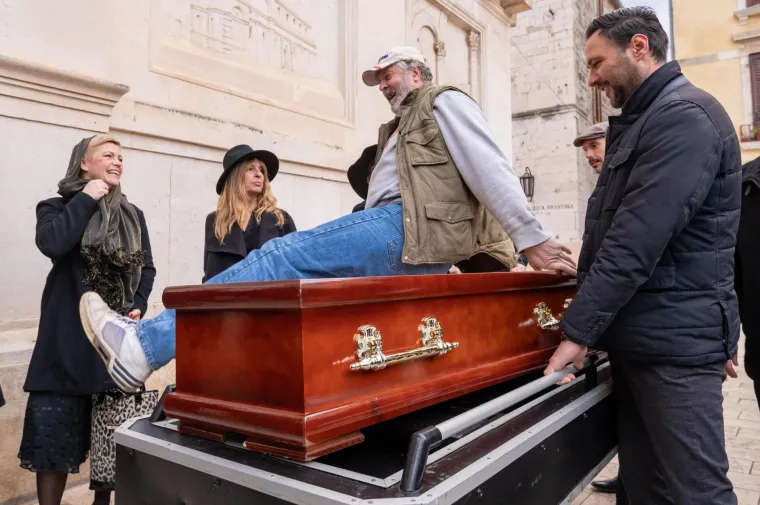 Ričard u Zadru organizirao svoj (politički) sprovod i uskrsnuo pred Gradskim vijećem! A i to je tek pola cirkusa jutros