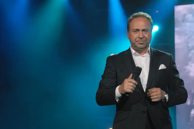 Marinko Rokvić preminuo je 6. studenoga 2021., a bio je bosanskohercegovački i srpski pjevač narodne glazbe, snimio je 21 album i autor je poznatih hitova: "Skitnica", "Jedina moja", "Ti za ljubav nisi rođena".