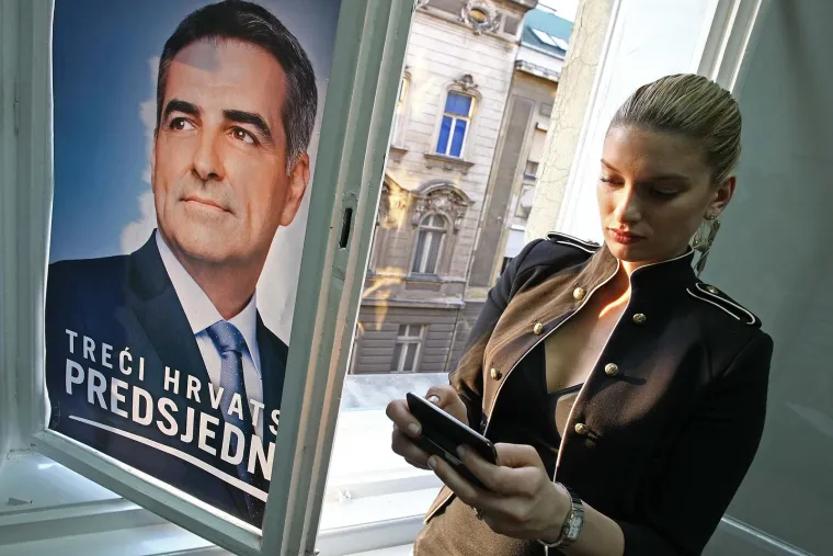 Kandidirao se na predsjedničkim izborima 2009. godine kao nezavisan kandidat. Dobio je 11,33 posto glasova, plasiravši se iza Ive Josipovića, Milana Bandića i Andrije Hebranga. Njegova kampanja ostala je upamćena po tomu što je obilazio hrvatsku sa svojim službenim vozačem - automobilskim asom Nikom Pulićem. 