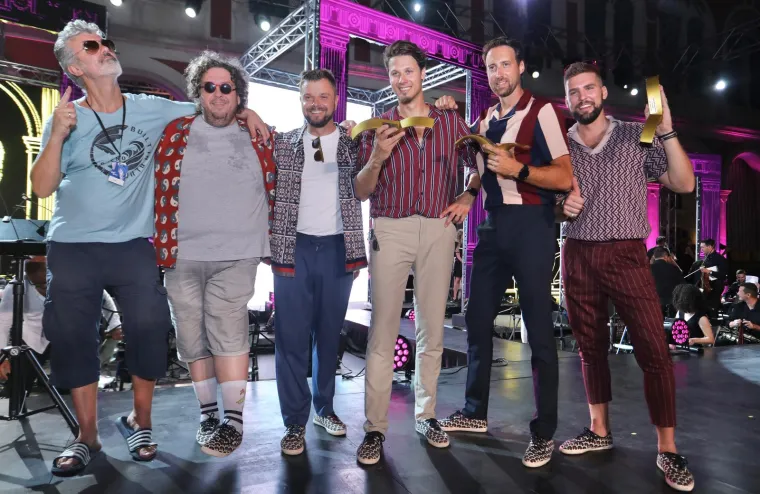 Cambi na dodjeli nagrada na finalnoj večeri 61. Festivala zabavne glazbe Split 2021. 
