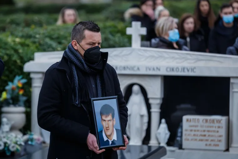 Dino Rađa, Stojko Vranković i ostali ispratili velikog Gorana Sobina na konačni počinak