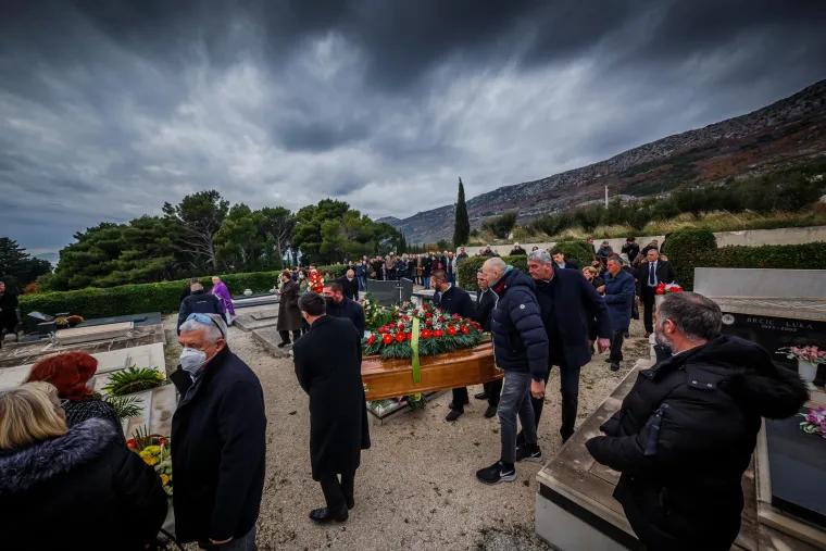 Dino Rađa, Stojko Vranković i ostali ispratili velikog Gorana Sobina na konačni počinak